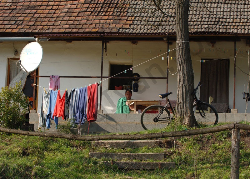 Rakaca: The settlement is located close to the basin of the valley of the Rakaca stream, on the territory of the once Borsod-county. Rakaca inherited its Slavic name from a stream traversing the village, a stream that was land marked in the 1249 perambulation.
By the first half of the 20th Century the settlement was a flourishing one: it had its own Greek-Catholic public school, general practitioner and post office.
Today Rakaca is inhabited by a larger Gypsy population that is cut from the outside world, deprived of any chances for employment, hoping for outside help to improve their living conditions.
